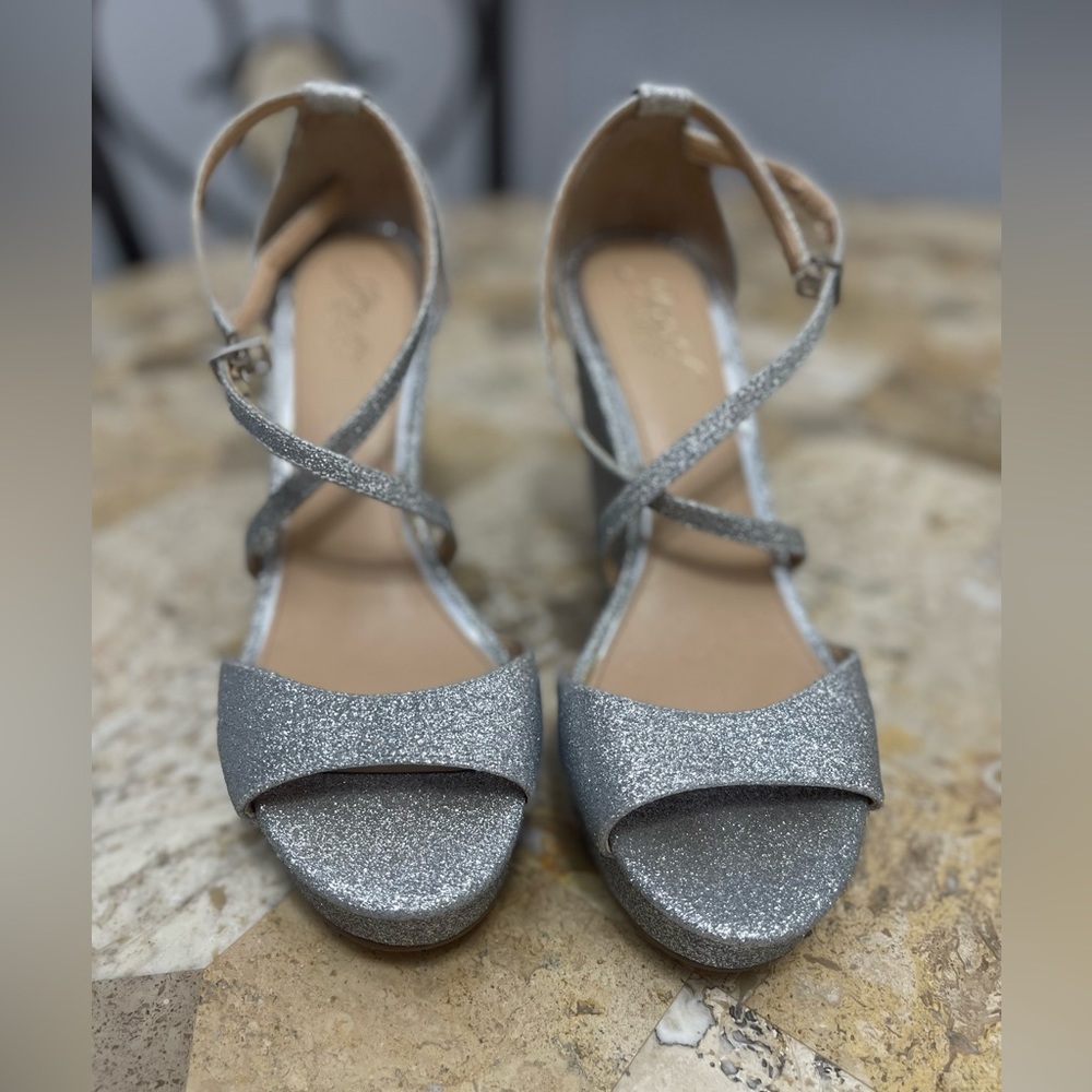 Jewel Bagley Mischka silver glitter wedges - Picture 6 of 11